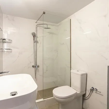 Charming Urban Escape Your Cozy Retreat * Filiatrá