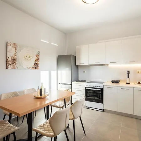 Charming Urban Escape Your Cozy Retreat 아파트