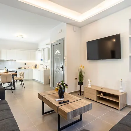 Charming Urban Escape Your Cozy Retreat Apartmán Filiatrá