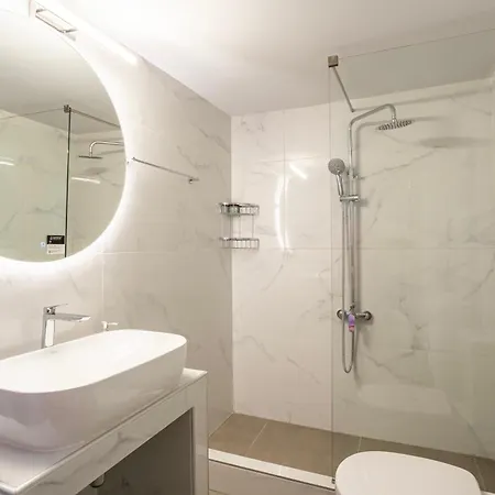 Charming Urban Escape Your Cozy Retreat * Filiatrá