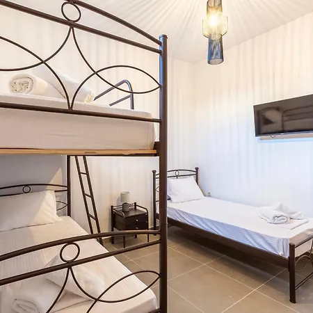 Charming Urban Escape Your Cozy Retreat Appartamento Filiatrá