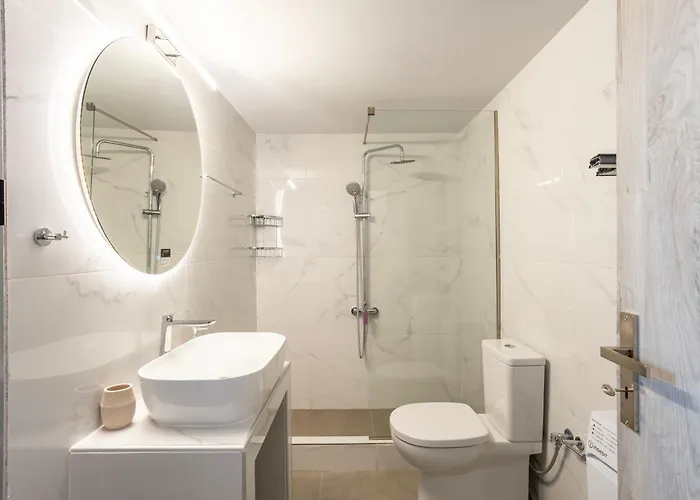 Charming Urban Escape Your Cozy Retreat شقة