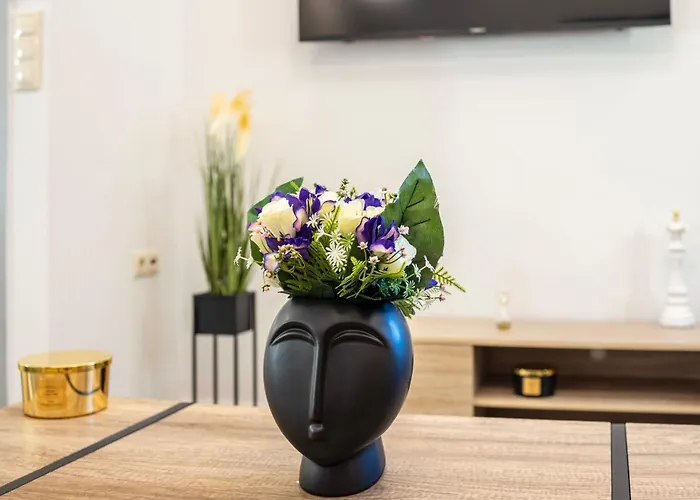 Lejlighed Charming Urban Escape Your Cozy Retreat *