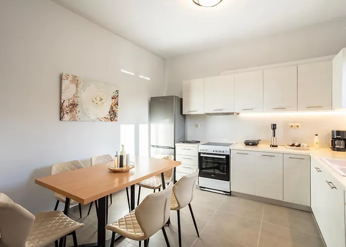 Charming Urban Escape Your Cozy Retreat شقة